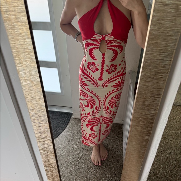 Chic Backless Red and Cream Dress - Picture 1 of 1